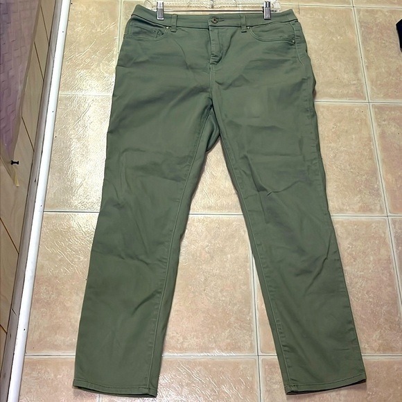 Chicos size one olive green, so slimming girlfriend, ankle pants, women’…​ - Picture 1 of 5